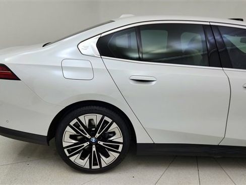 Used 2026 BMW 540i xDrive image 12