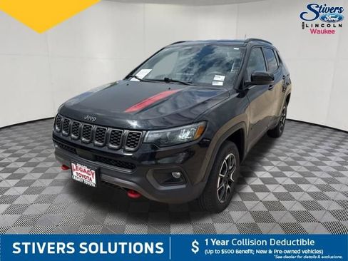 Used 2024 Jeep Compass Trailhawk AWD/4WD image 11