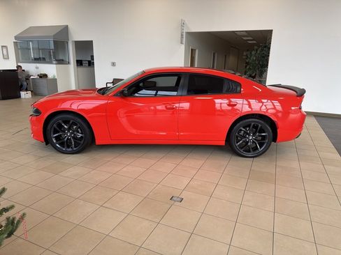 Used 2022 Dodge Charger SXT w/ Blacktop Package image 2