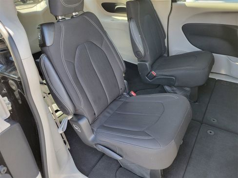Used 2024 Chrysler Voyager LX image 20