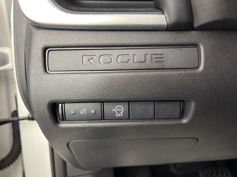 Used 2023 Nissan Rogue S FWD image 30