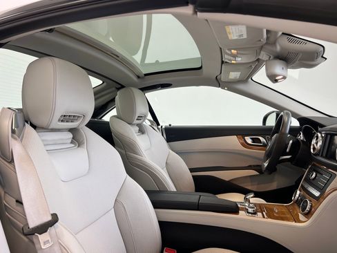 Used 2019 Mercedes-Benz SL 550 SL 550 image 21