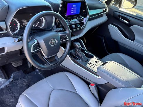 Certified 2024 Toyota Highlander XLE AWD/4WD image 20