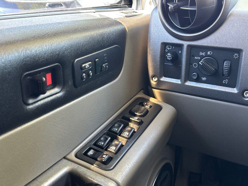 Used 2003 HUMMER H2 w/ Preferred Equipment Group AWD/4WD image 41