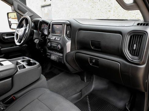 Used 2022 Chevrolet Silverado 2500 Custom w/ Custom Convenience Package image 10