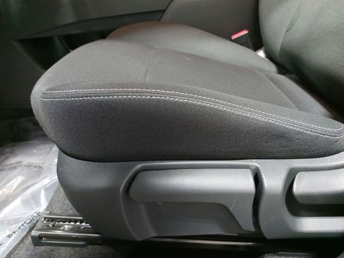 Used 2023 Nissan Rogue S image 27