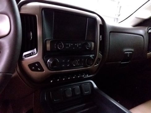 Used 2018 GMC Sierra 2500 Denali w/ Duramax Plus Package AWD/4WD image 12