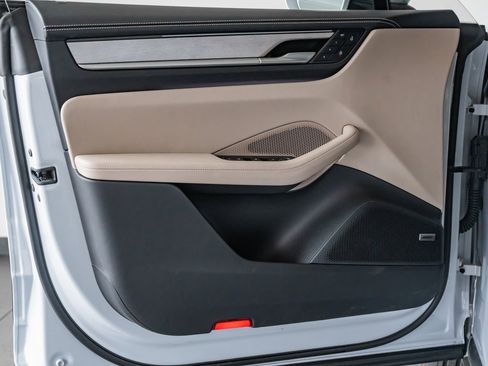 Certified 2025 Porsche Macan 4 Electric image 12