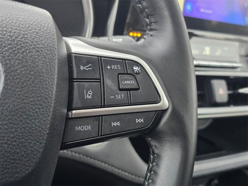 Certified 2024 Toyota Highlander LE image 37