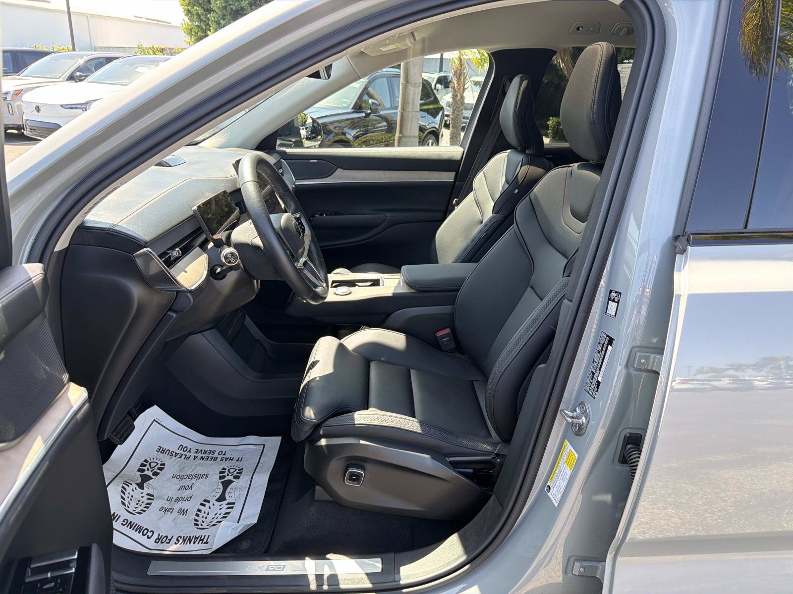 Certified 2025 Volvo EX90 Plus AWD/4WD image 17