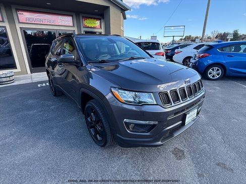 Used 2018 Jeep Compass Latitude AWD/4WD image 1
