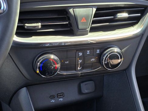 Used 2025 Buick Encore GX Preferred FWD image 26