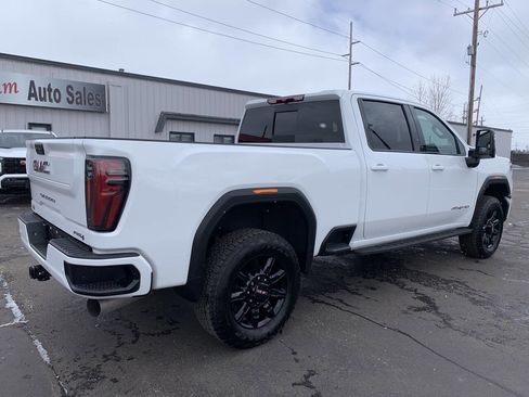 Used 2025 GMC Sierra 2500 AT4 image 9