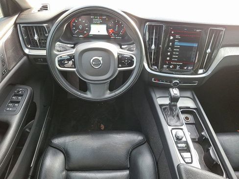 Used 2021 Volvo S60 T5 Inscription image 12