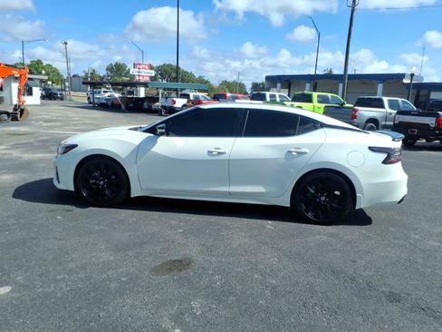 Used 2021 Nissan Maxima SR w/ Sport Mat Group FWD image 2