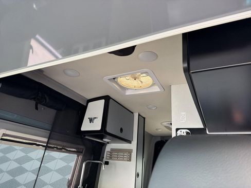 Used 2021 Mercedes-Benz Sprinter 2500 image 20