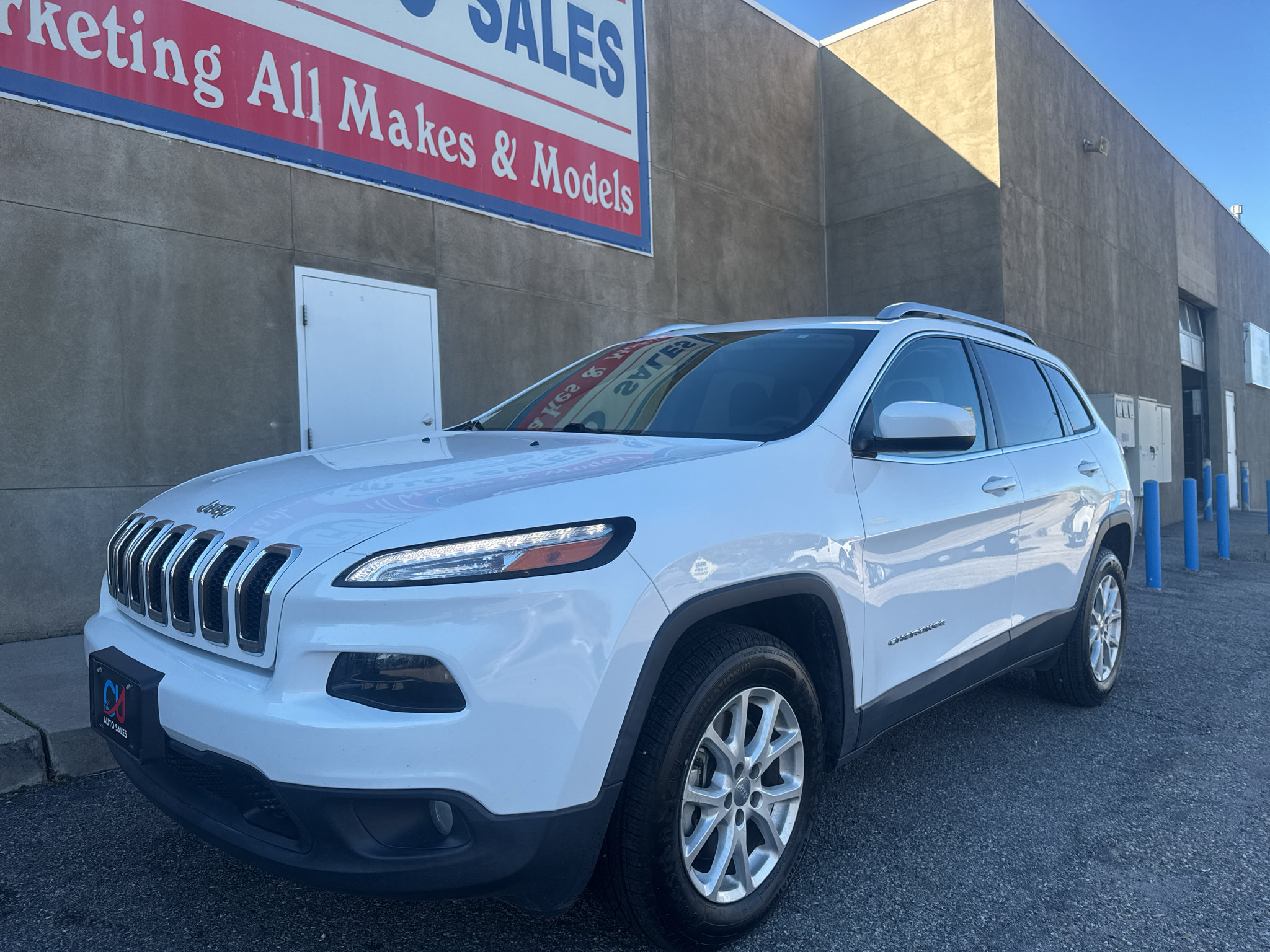 Used 2018 Jeep Cherokee Latitude w/ Safety Group AWD/4WD image 6