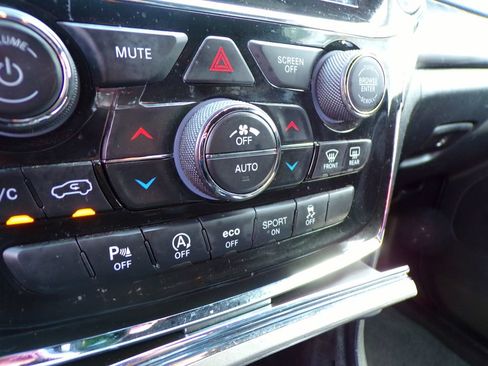 Certified 2022 Jeep Grand Cherokee Laredo X AWD/4WD image 20