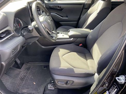 Used 2022 Toyota Highlander L image 16