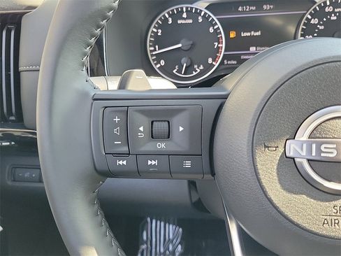 New 2025 Nissan Pathfinder SV image 6