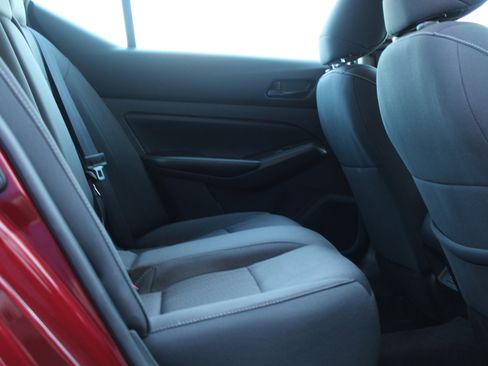 Used 2024 Nissan Altima 2.5 SV image 39