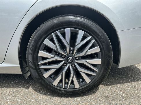 Used 2024 Nissan Altima 2.5 SV image 32