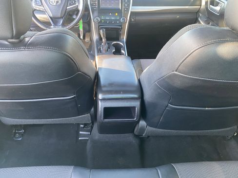 Used 2017 Toyota Camry SE w/ Moonroof Package image 16