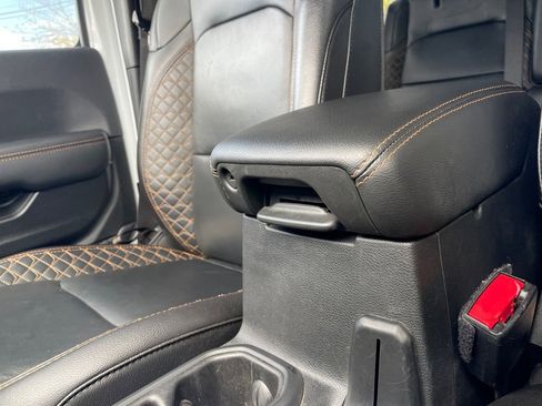 Used 2021 Jeep Wrangler Unlimited Sahara AWD/4WD image 19
