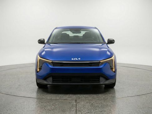 Used 2025 Kia K4 LXS image 2