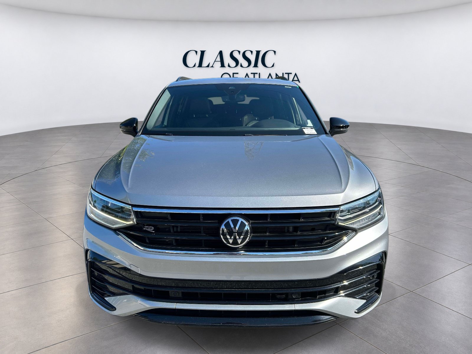 Used 2023 Volkswagen Tiguan SE R-Line FWD image 8