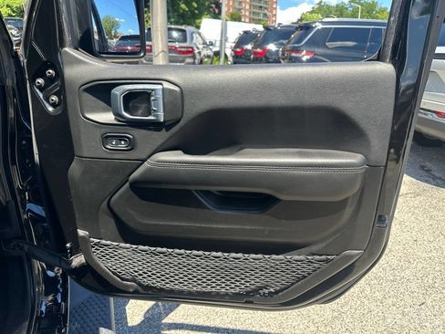 Certified 2022 Jeep Wrangler Unlimited Sahara w/ Cold Weather Group AWD/4WD image 17