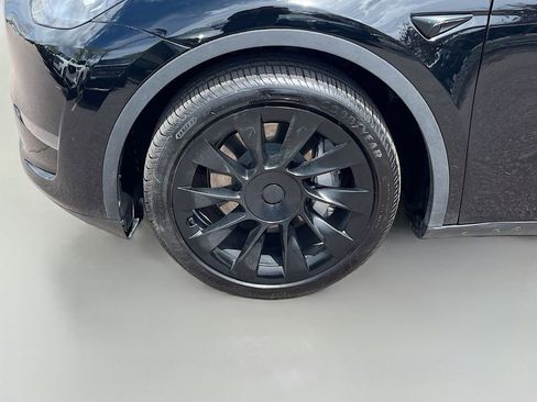 Used 2024 Tesla Model Y Long Range AWD/4WD image 28