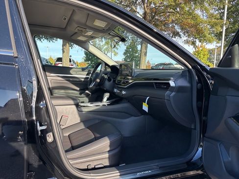 New 2025 Nissan Altima 2.5 SR w/ SR Premium Package image 18