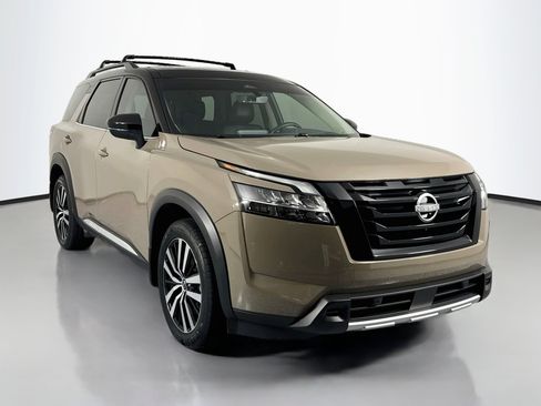 Used 2024 Nissan Pathfinder Platinum w/ Black Appearance Package AWD/4WD image 3