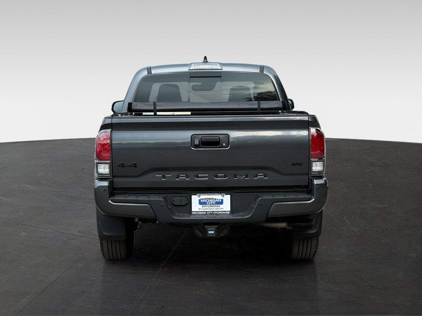 Used 2022 Toyota Tacoma Limited w/ Nightshade Package AWD/4WD image 6