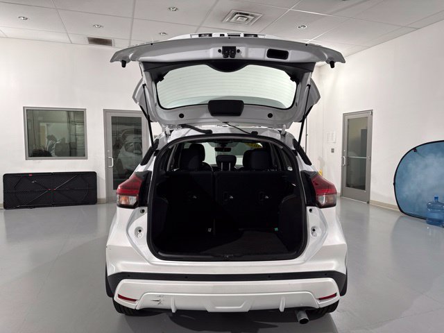 Used 2023 Nissan Kicks SV w/ Interior Electronics Package FWD image 12
