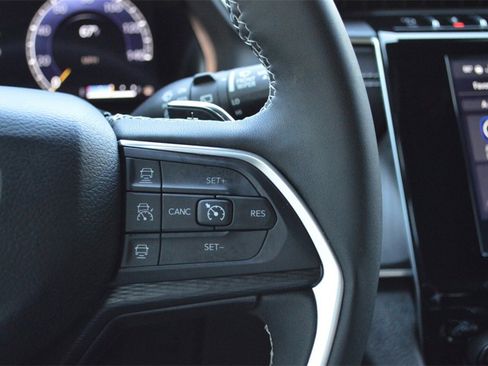 Used 2023 Jeep Grand Cherokee Altitude image 18