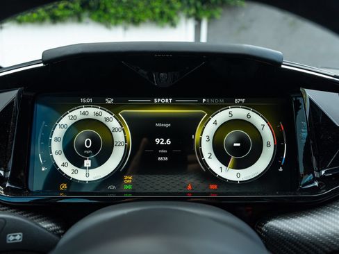 Used 2025 Aston Martin V8 Vantage Coupe RWD image 6