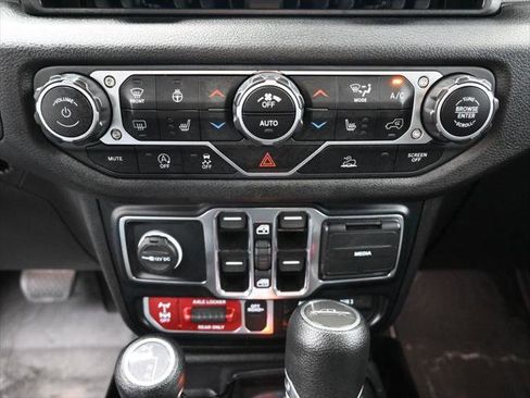 Certified 2024 Jeep Gladiator Sport image 28