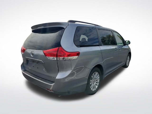 Used 2014 Toyota Sienna XLE FWD image 13