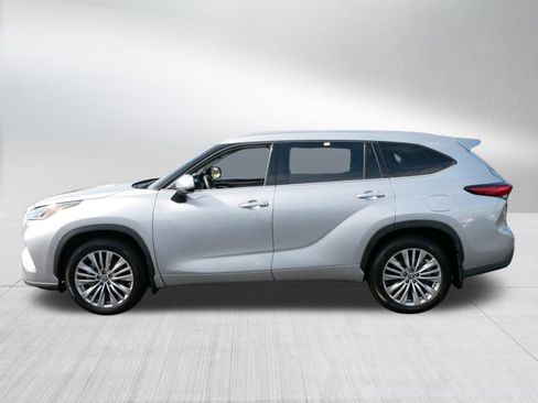 Used 2023 Toyota Highlander Platinum image 4
