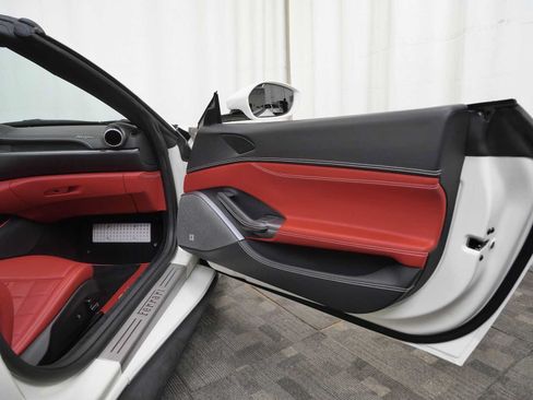 Certified 2019 Ferrari Portofino RWD image 17
