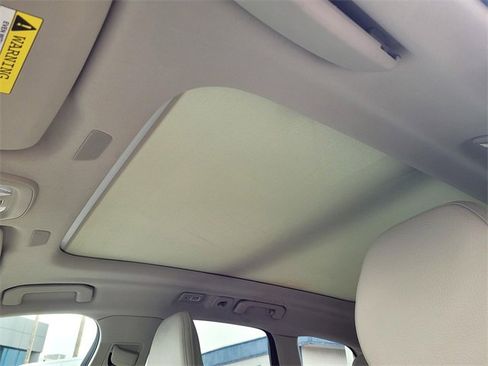 Used 2022 Volvo XC60 B5 Momentum image 10