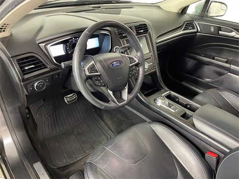 Used 2018 Ford Fusion Titanium image 3