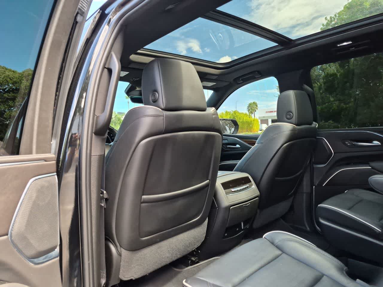 Used 2024 Cadillac Escalade ESV Premium Luxury AWD/4WD image 16
