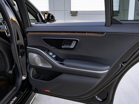 Used 2023 Mercedes-Benz S 500 4MATIC w/ AMG Line image 30