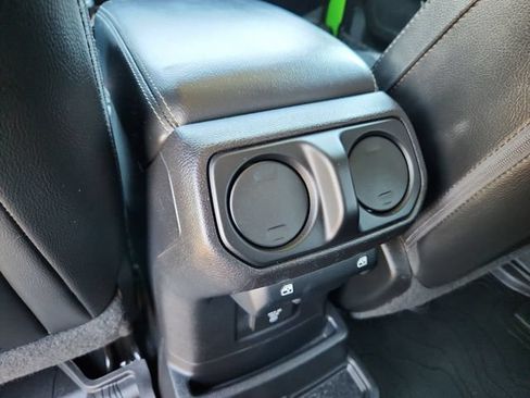 Used 2018 Jeep Wrangler Unlimited Sahara AWD/4WD image 16