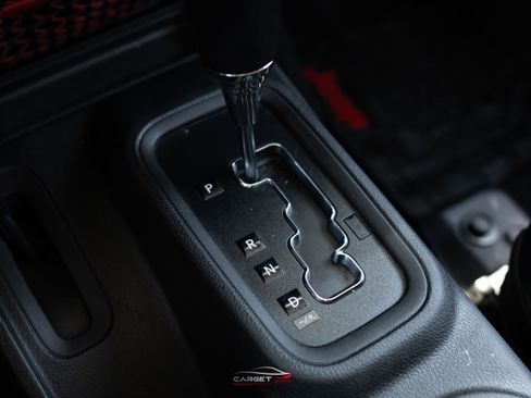 Used 2017 Jeep Wrangler Unlimited Rubicon AWD/4WD image 31
