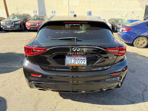 Used 2018 INFINITI QX30 Premium w/ Navigation Package image 15