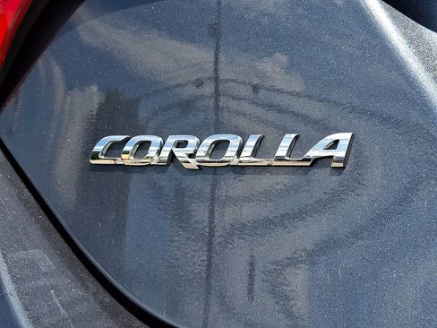 Certified 2018 Toyota Corolla LE FWD image 31
